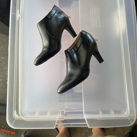 Life Stride Black Ankle Booties women size 7 - Picture 1 of 9